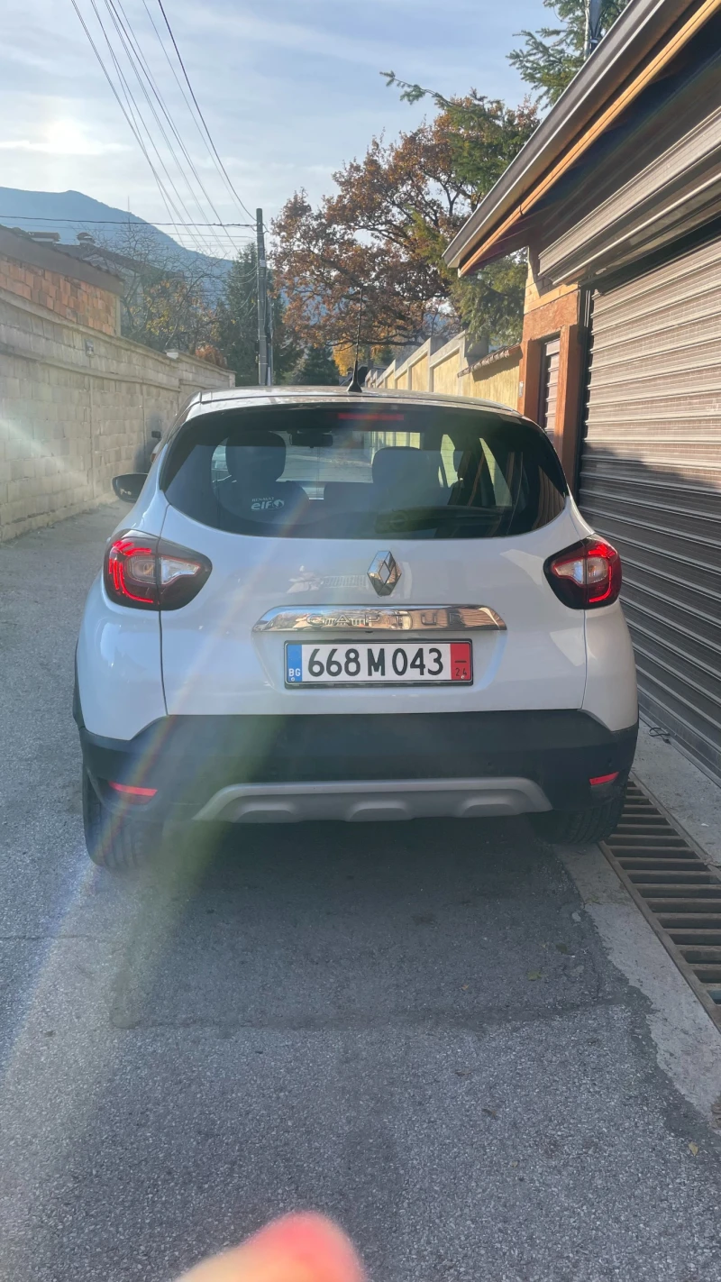 Renault Captur, снимка 3 - Автомобили и джипове - 48630251