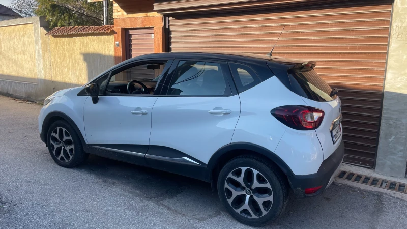 Renault Captur, снимка 2 - Автомобили и джипове - 49538122