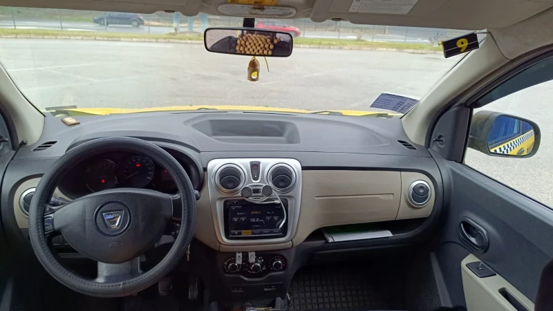 Dacia Lodgy 1.6 ГАЗ, снимка 15 - Автомобили и джипове - 51476211