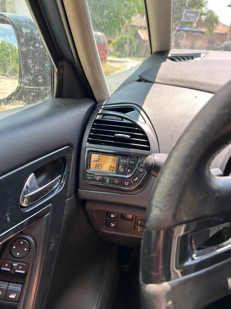 Citroen Grand C4 Picasso 2.0 HDI, снимка 17 - Автомобили и джипове - 52180717