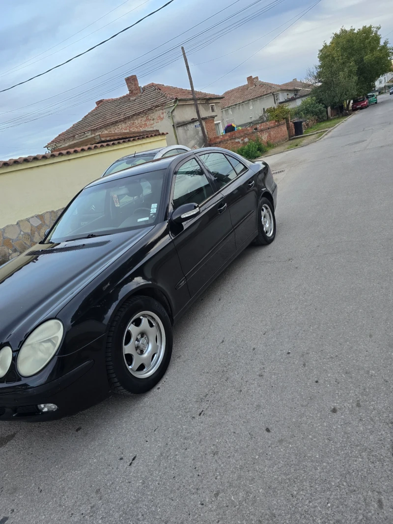 Mercedes-Benz E 220, снимка 5 - Автомобили и джипове - 52250762