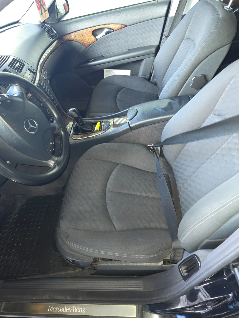 Mercedes-Benz E 220, снимка 7 - Автомобили и джипове - 52250762