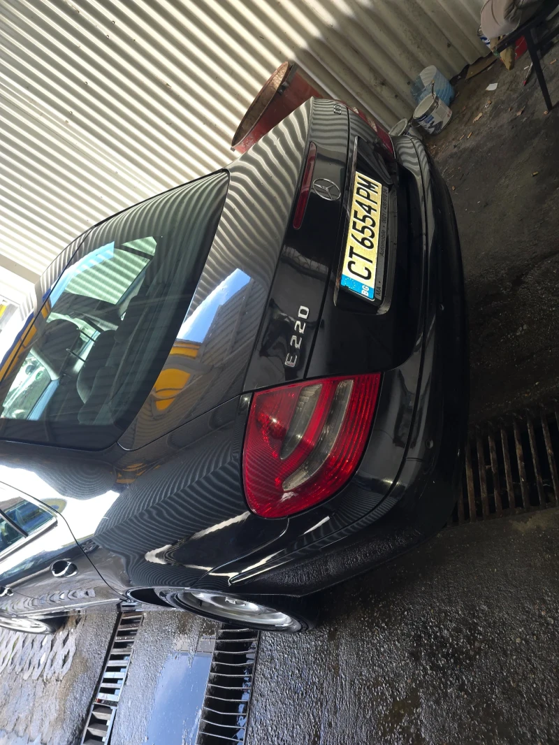 Mercedes-Benz E 220, снимка 6 - Автомобили и джипове - 52250762