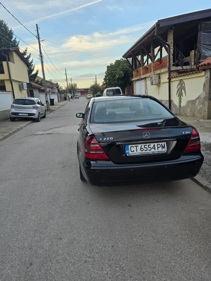 Mercedes-Benz E 220, снимка 4 - Автомобили и джипове - 52250762