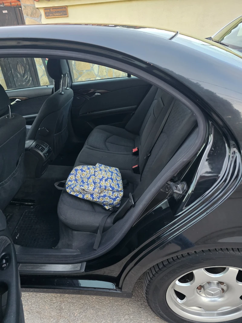 Mercedes-Benz E 220, снимка 3 - Автомобили и джипове - 52250762