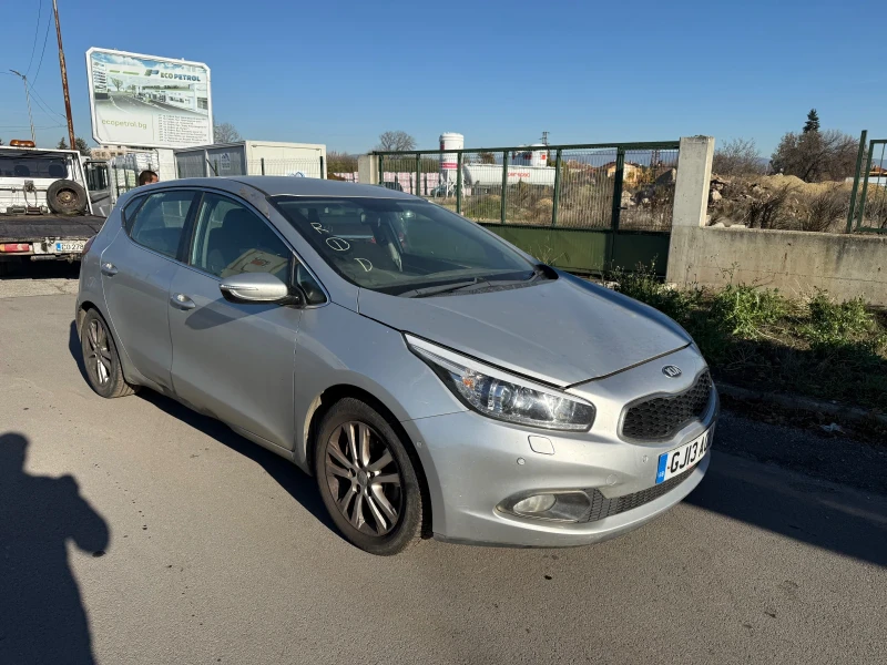 Kia Ceed 1.6 crdi, снимка 2 - Автомобили и джипове - 52409599