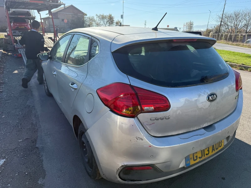 Kia Ceed 1.6 crdi, снимка 6 - Автомобили и джипове - 52409599