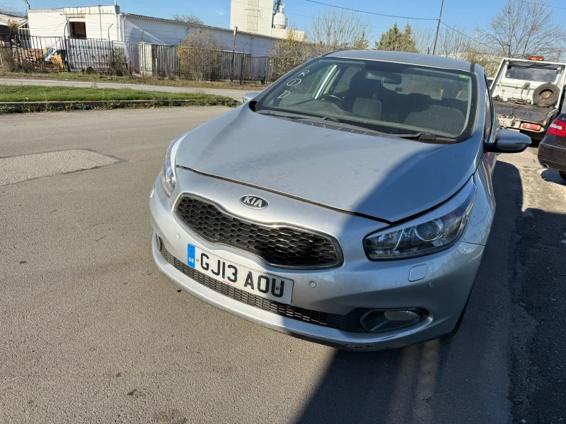 Kia Ceed 1.6 crdi, снимка 4 - Автомобили и джипове - 52409599