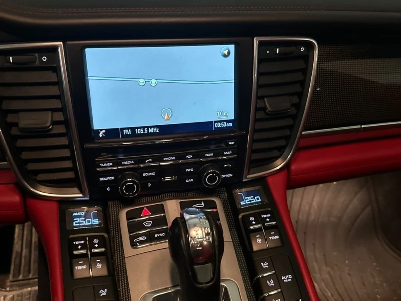 Porsche Panamera * GTS * CARFAX * БЕЗ ПЪРВОНАЧАЛНА ВНОСКА, снимка 8 - Автомобили и джипове - 52974385
