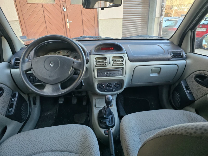 Renault Symbol 1.4i, снимка 9 - Автомобили и джипове - 53141060