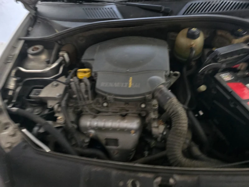 Renault Symbol 1.4i, снимка 11 - Автомобили и джипове - 53141060