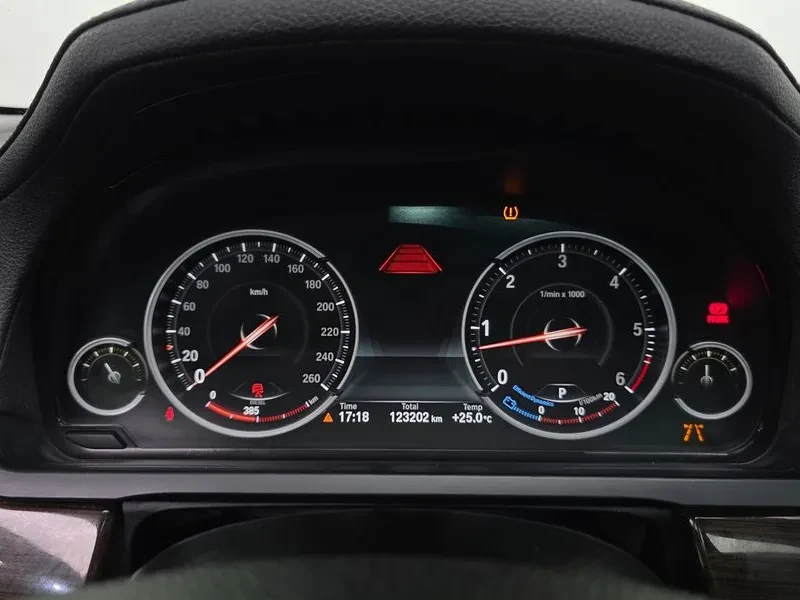 BMW 730 xDrive, снимка 15 - Автомобили и джипове - 55349347