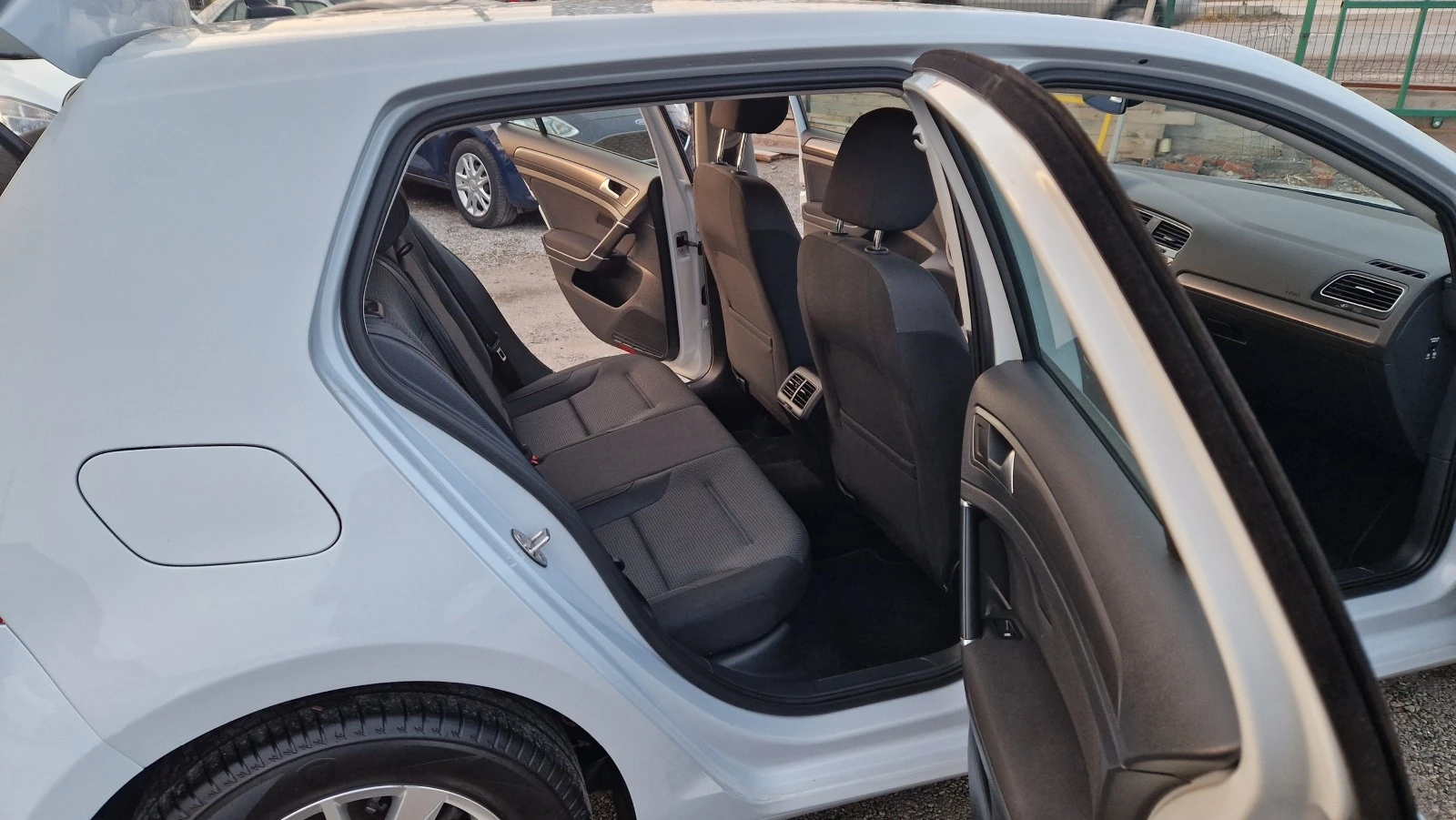 VW Golf 1.6 TDi NAVI | Mobile.bg   13