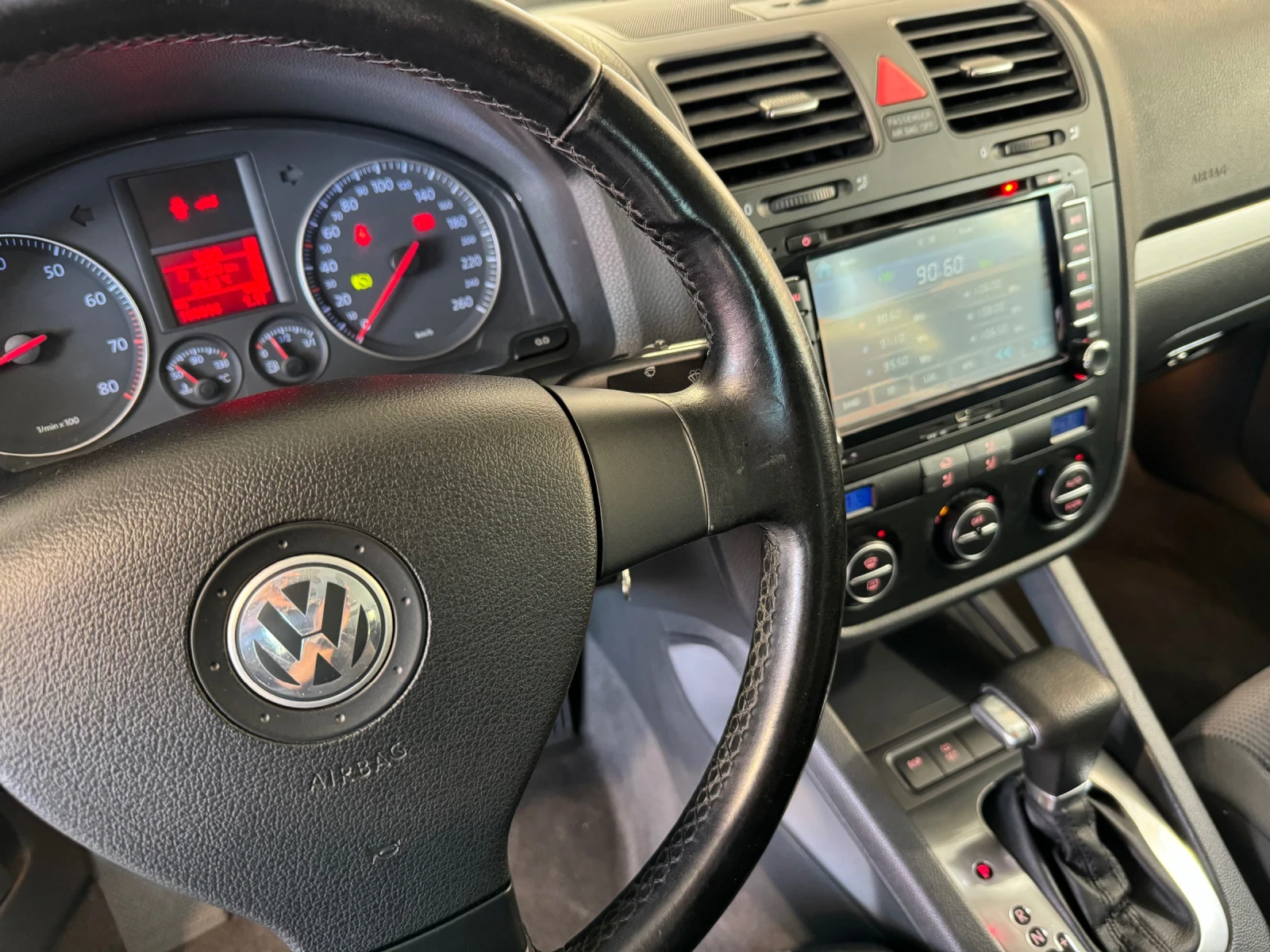 VW Jetta 1, 6i* 102 kc* AUTOMATIC - изображение 10