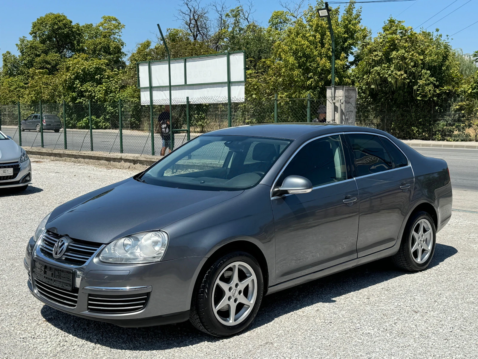 VW Jetta 1, 6i* 102 kc* AUTOMATIC - изображение 2