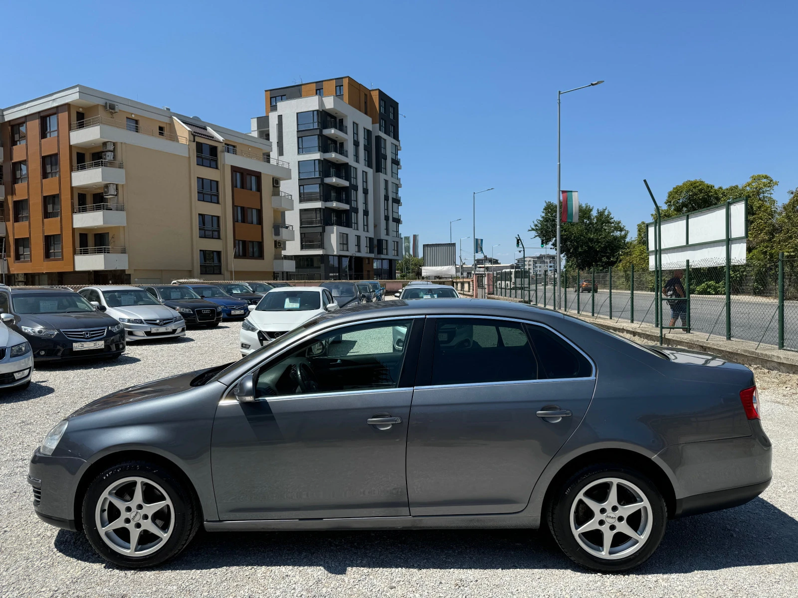 VW Jetta 1, 6i* 102 kc* AUTOMATIC - изображение 5