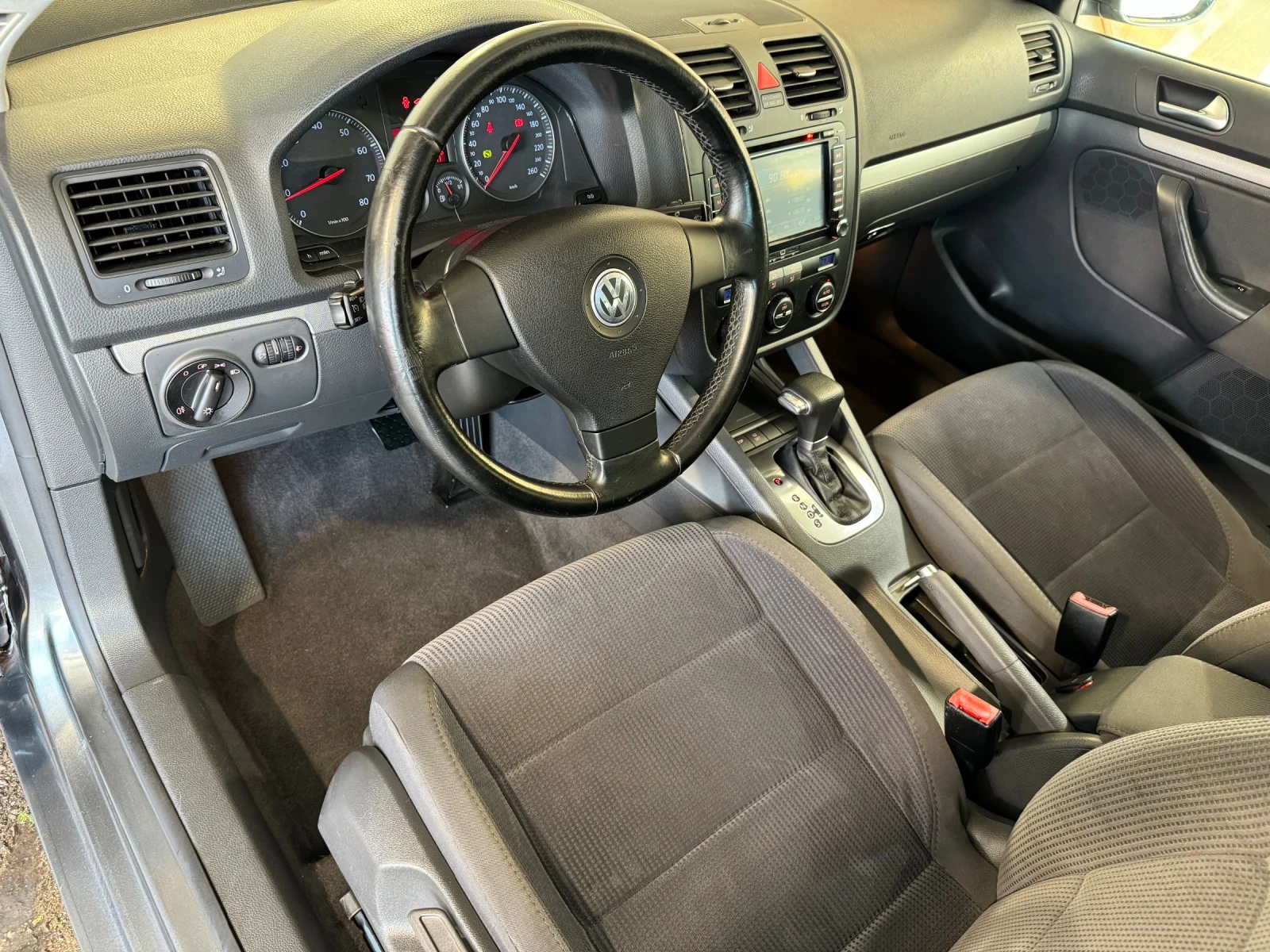 VW Jetta 1, 6i* 102 kc* AUTOMATIC - изображение 9