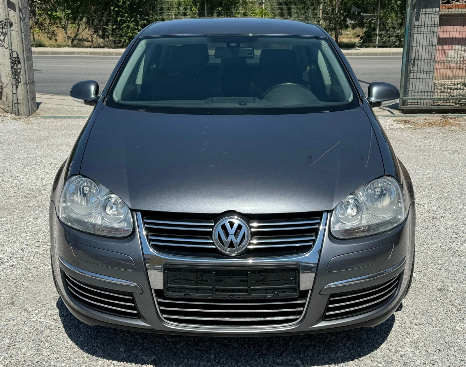 VW Jetta 1, 6i* 102 kc* AUTOMATIC - изображение 3