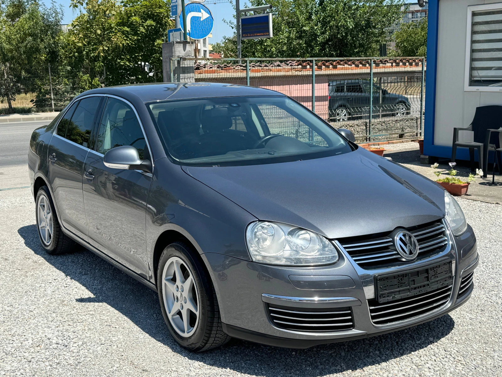 VW Jetta 1, 6i* 102 kc* AUTOMATIC - изображение 4