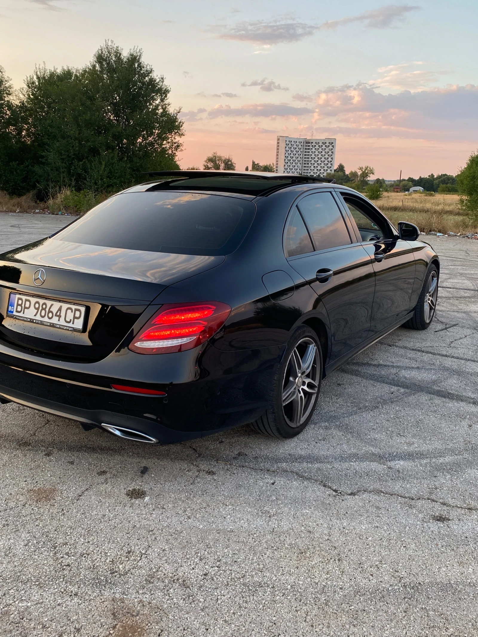 Mercedes-Benz E 220 Реални КМ, Германия, без предишни удари - изображение 9