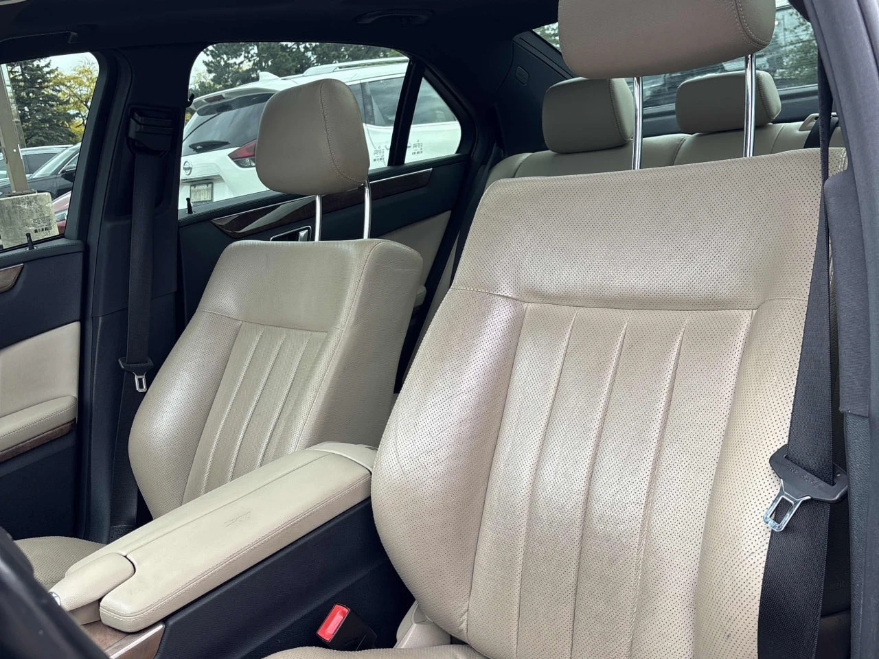 Mercedes-Benz E 350 * АВТО КРЕДИТ* ЦЕНА ДО БГ * CARFAX *  - изображение 7