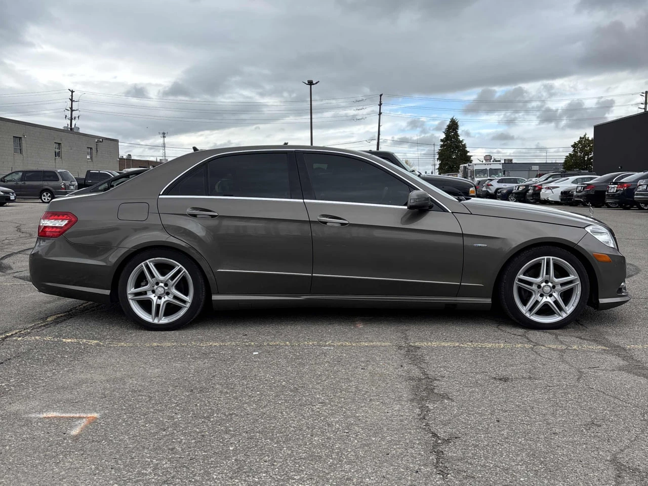 Mercedes-Benz E 350 * АВТО КРЕДИТ* ЦЕНА ДО БГ * CARFAX *  - изображение 3