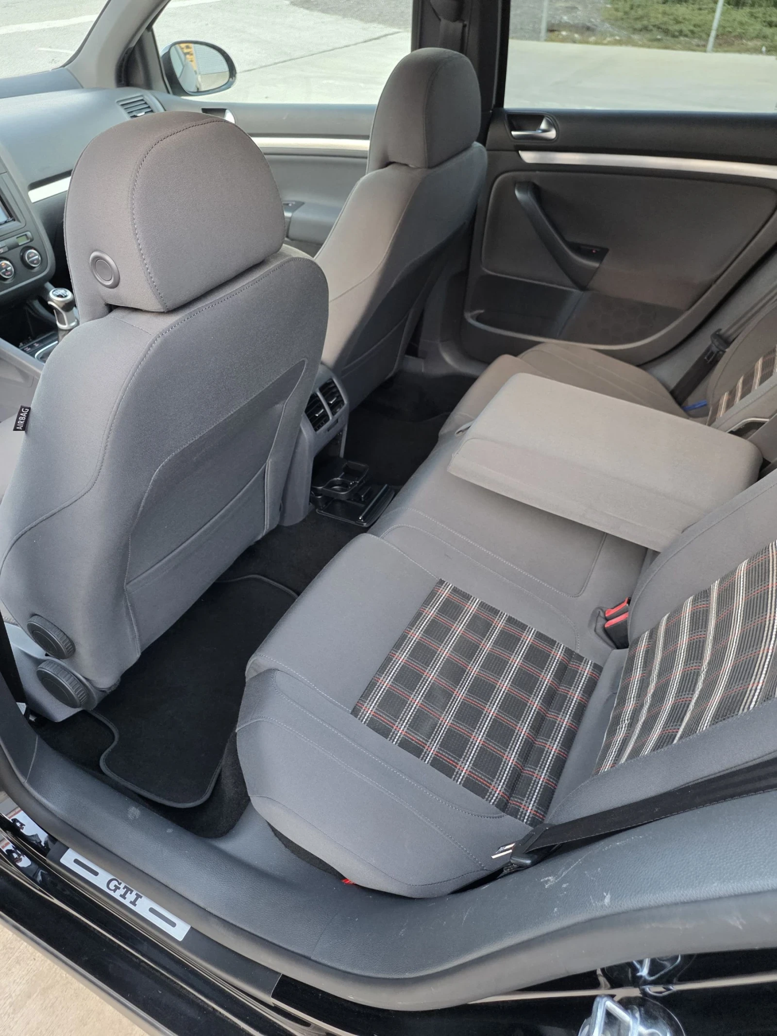 VW Golf GTI | Mobile.bg   11