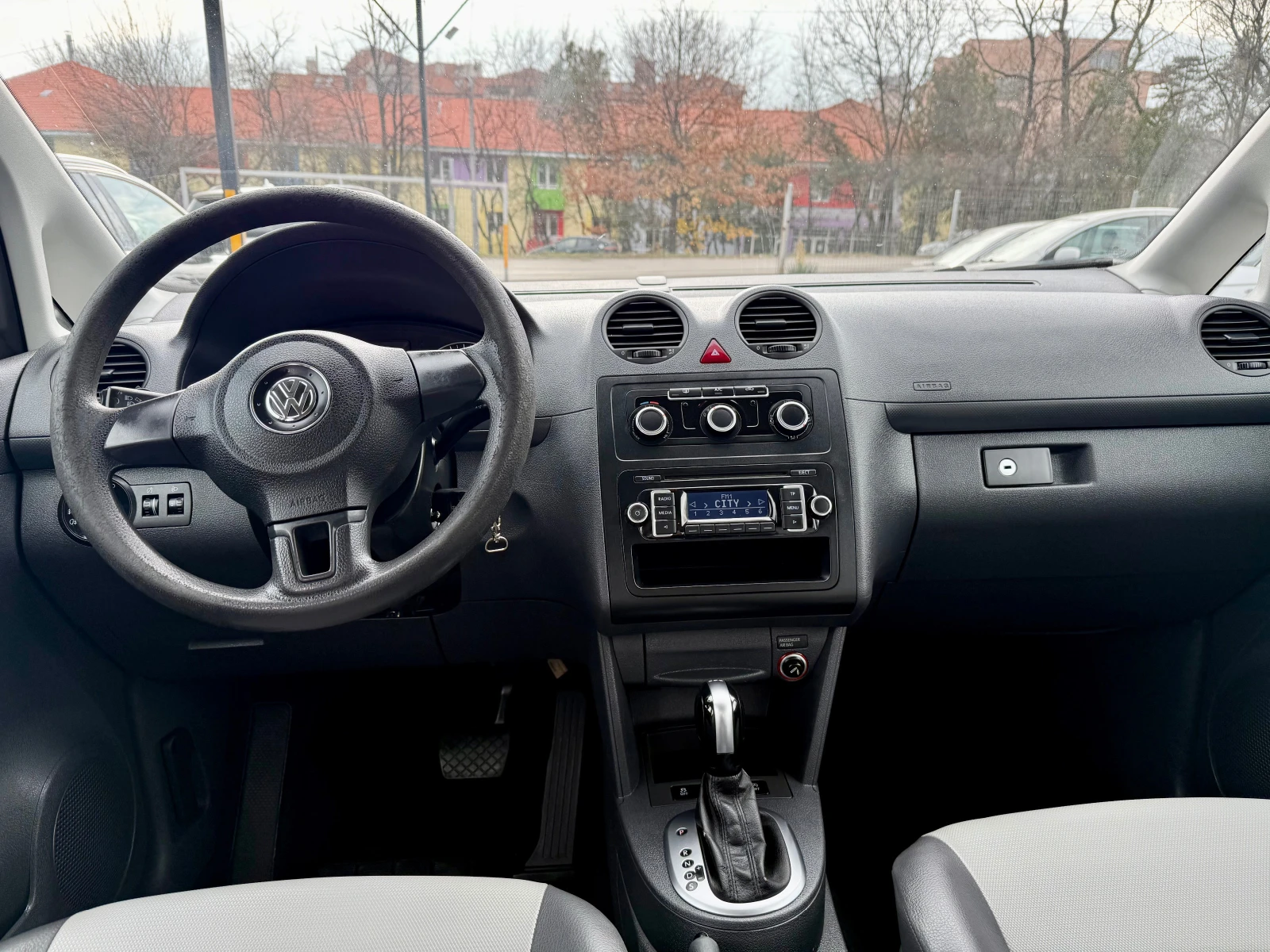 VW Caddy 1.6  🇨🇭 - изображение 9