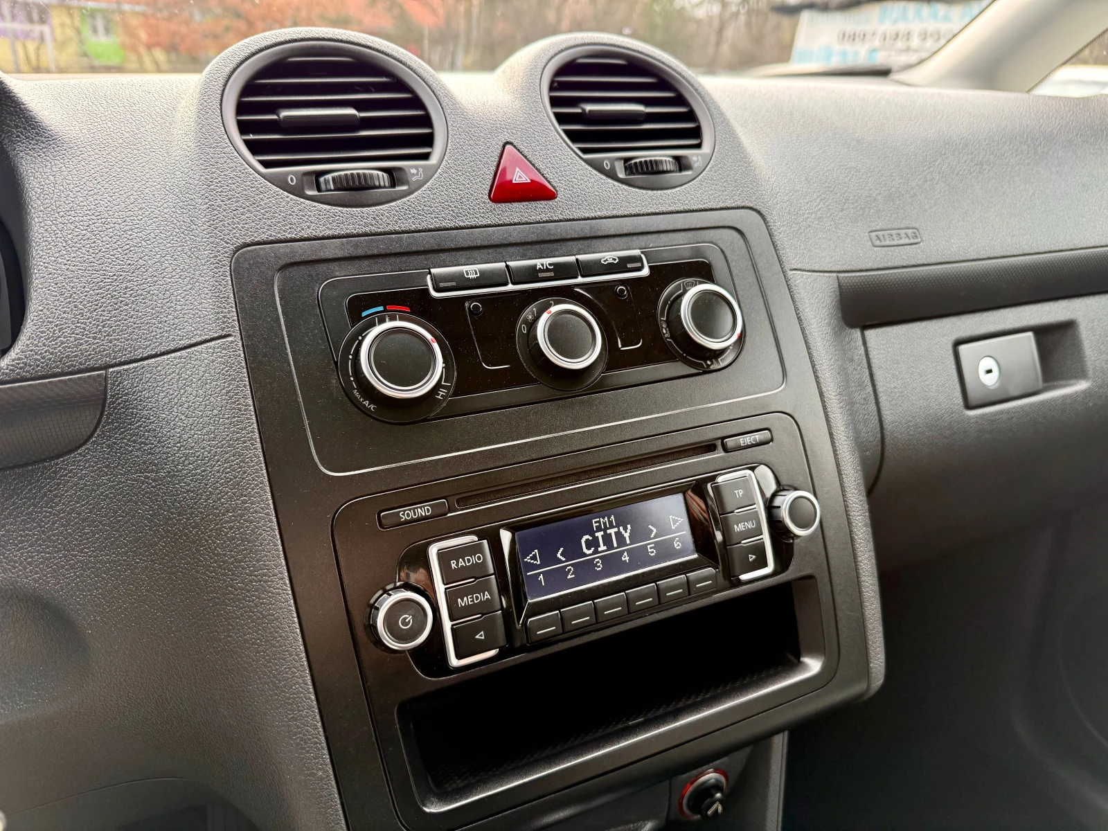 VW Caddy 1.6  🇨🇭 - изображение 10