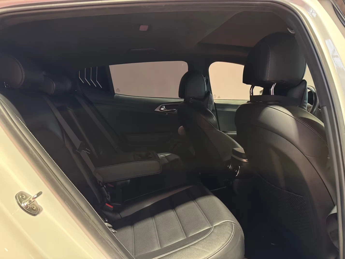 Kia Stinger GT/370HP/4WD/PANO/H&K/CAM/BREMBO/MEMO/HUD/LED/834g | Mobile.bg � ����������� 12