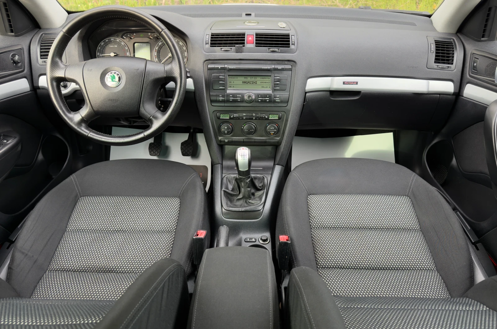 Skoda Octavia 2.0TDi SCOUT, снимка 9 - Автомобили и джипове - 54360494