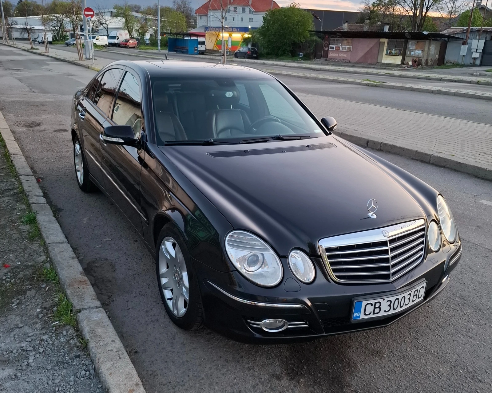 Mercedes-Benz E 280 Avantgarde, снимка 3 - Автомобили и джипове - 54415929