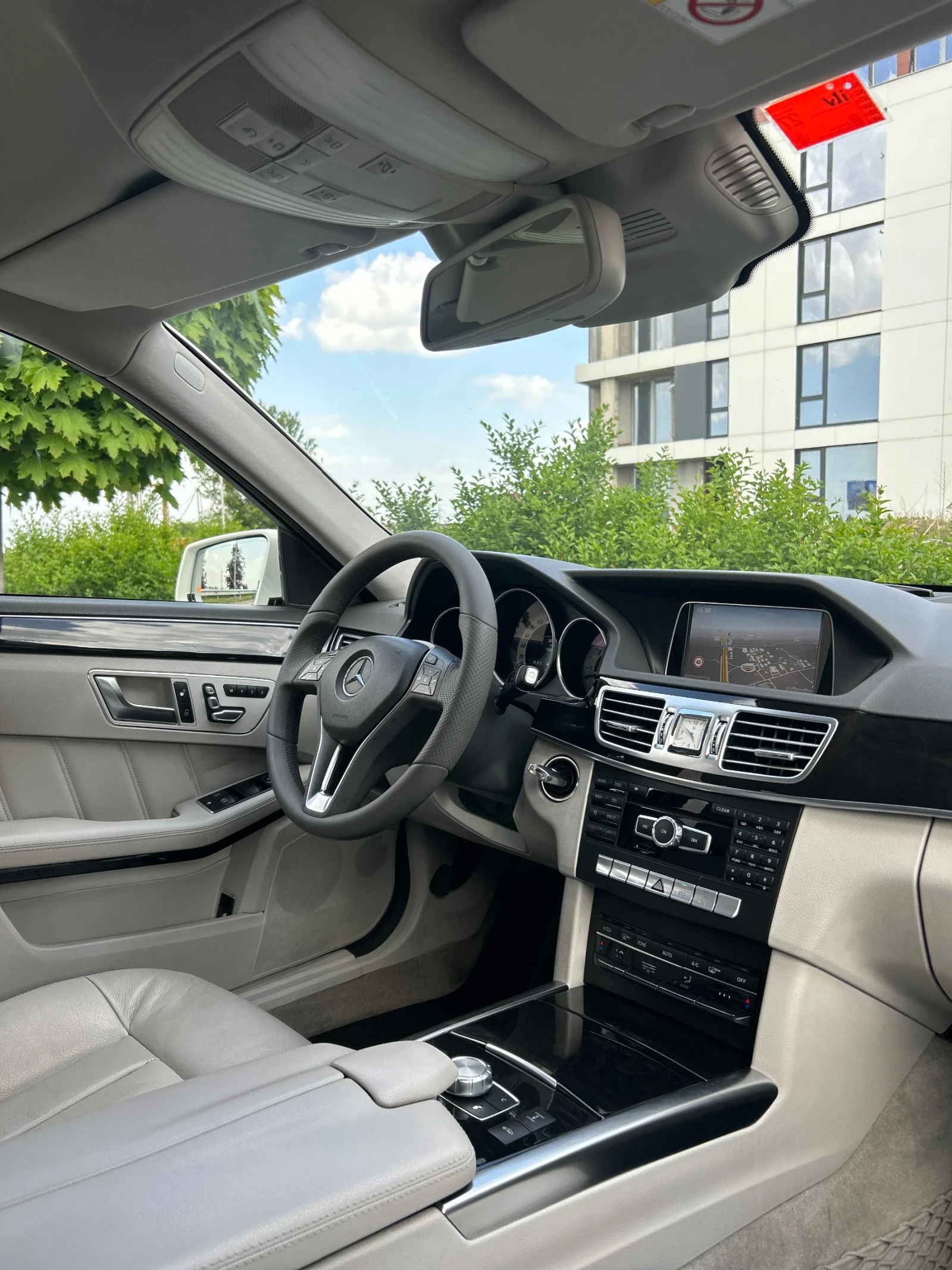 Mercedes-Benz E 350 4matik, снимка 12 - Автомобили и джипове - 54517908