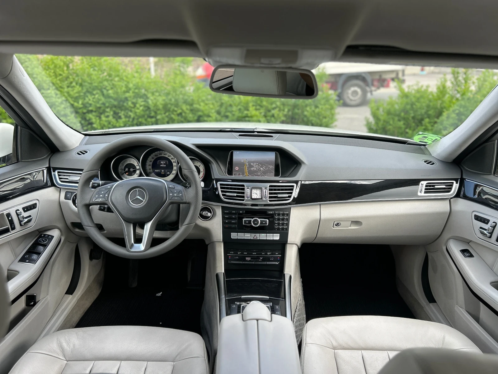 Mercedes-Benz E 350 4matik, снимка 11 - Автомобили и джипове - 54517908