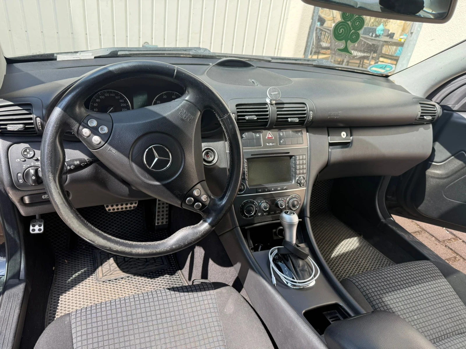 Mercedes-Benz C 180 143* AC* PDC* NAVI* XENON* PANO* FACE* TUV* AUT, снимка 6 - Автомобили и джипове - 54542775