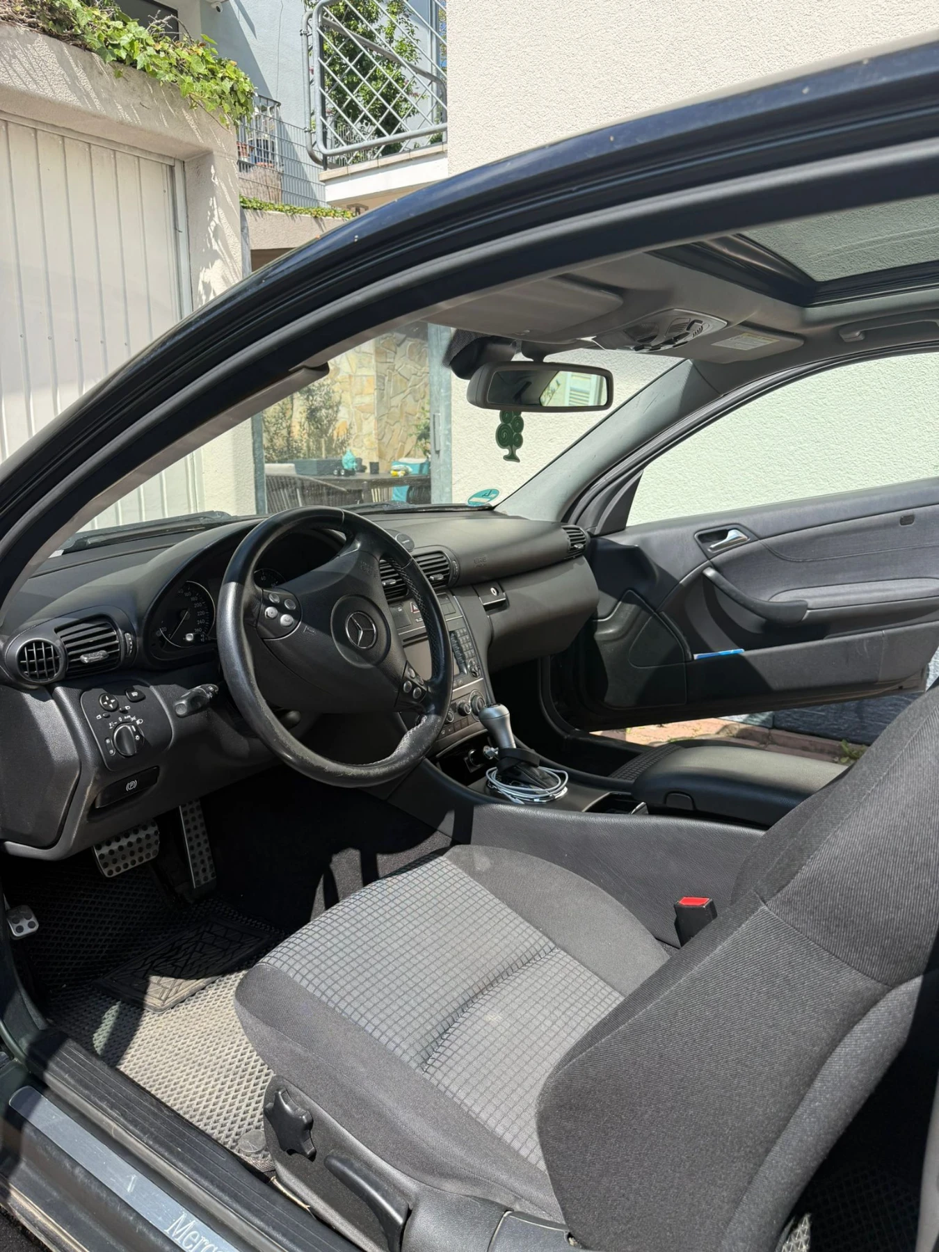Mercedes-Benz C 180 143* AC* PDC* NAVI* XENON* PANO* FACE* TUV* AUT, снимка 5 - Автомобили и джипове - 54542775
