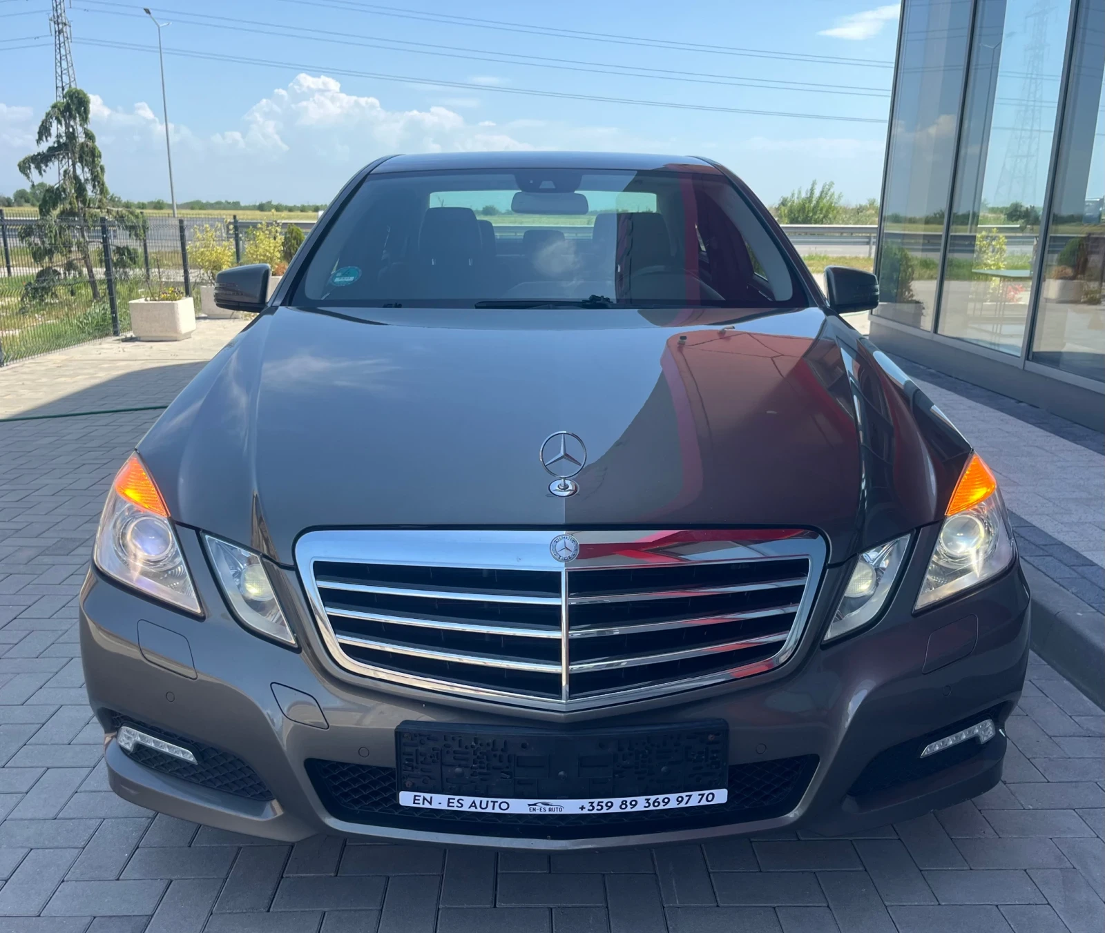 Mercedes-Benz E 220 Avantgarde , снимка 2 - Автомобили и джипове - 54704632