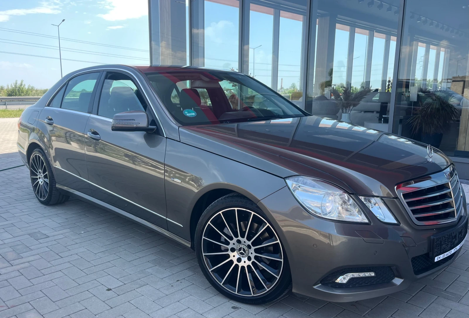 Mercedes-Benz E 220 Avantgarde , снимка 3 - Автомобили и джипове - 54704632