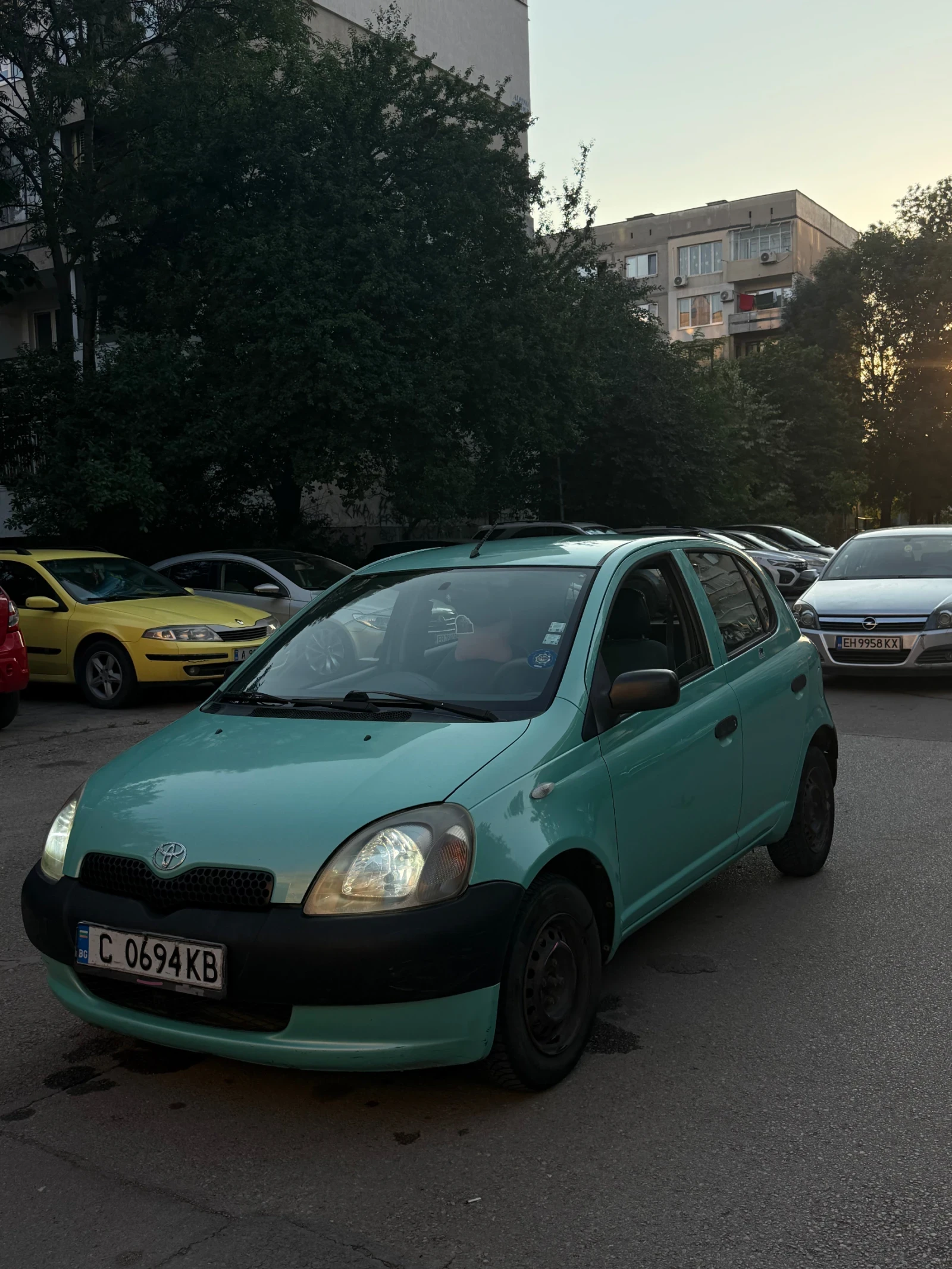Toyota Yaris 1.0 , снимка 7 - Автомобили и джипове - 55065613