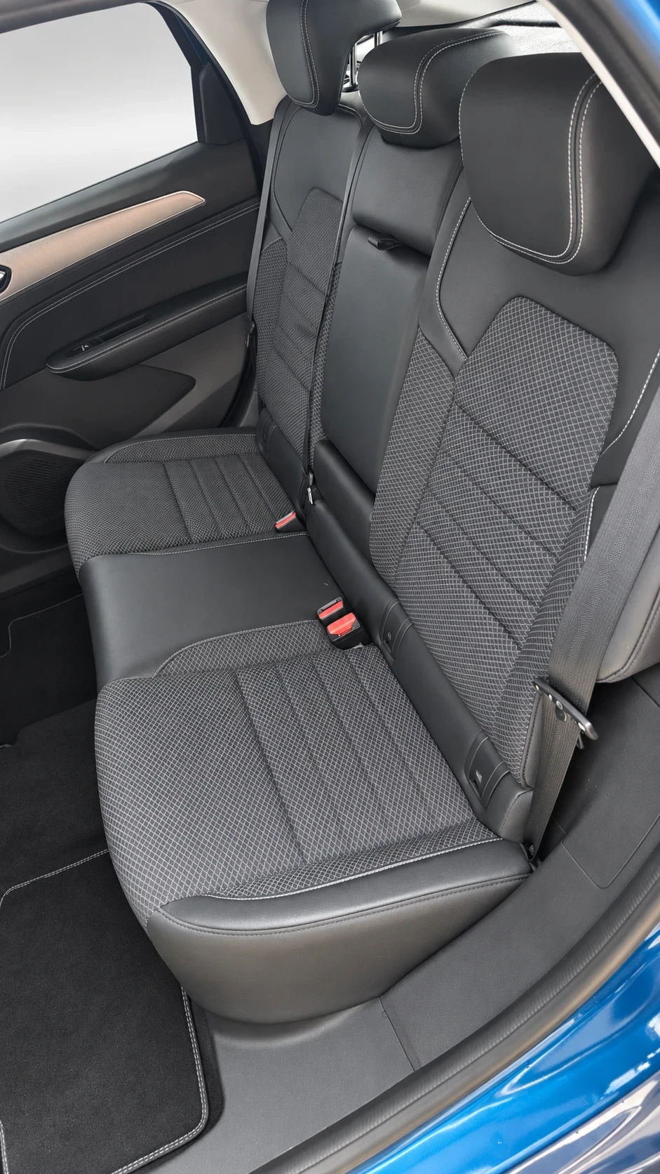Renault Arkana 1.6 E-TECH 145kc FULL HYBRID 29000km, снимка 13 - Автомобили и джипове - 55713334