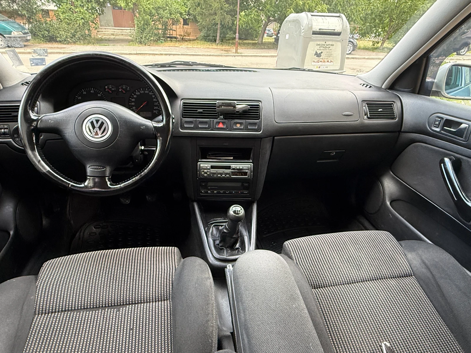 VW Golf 1.6 ТОП СЪСТОЯНИЕ, снимка 13 - Автомобили и джипове - 55282220