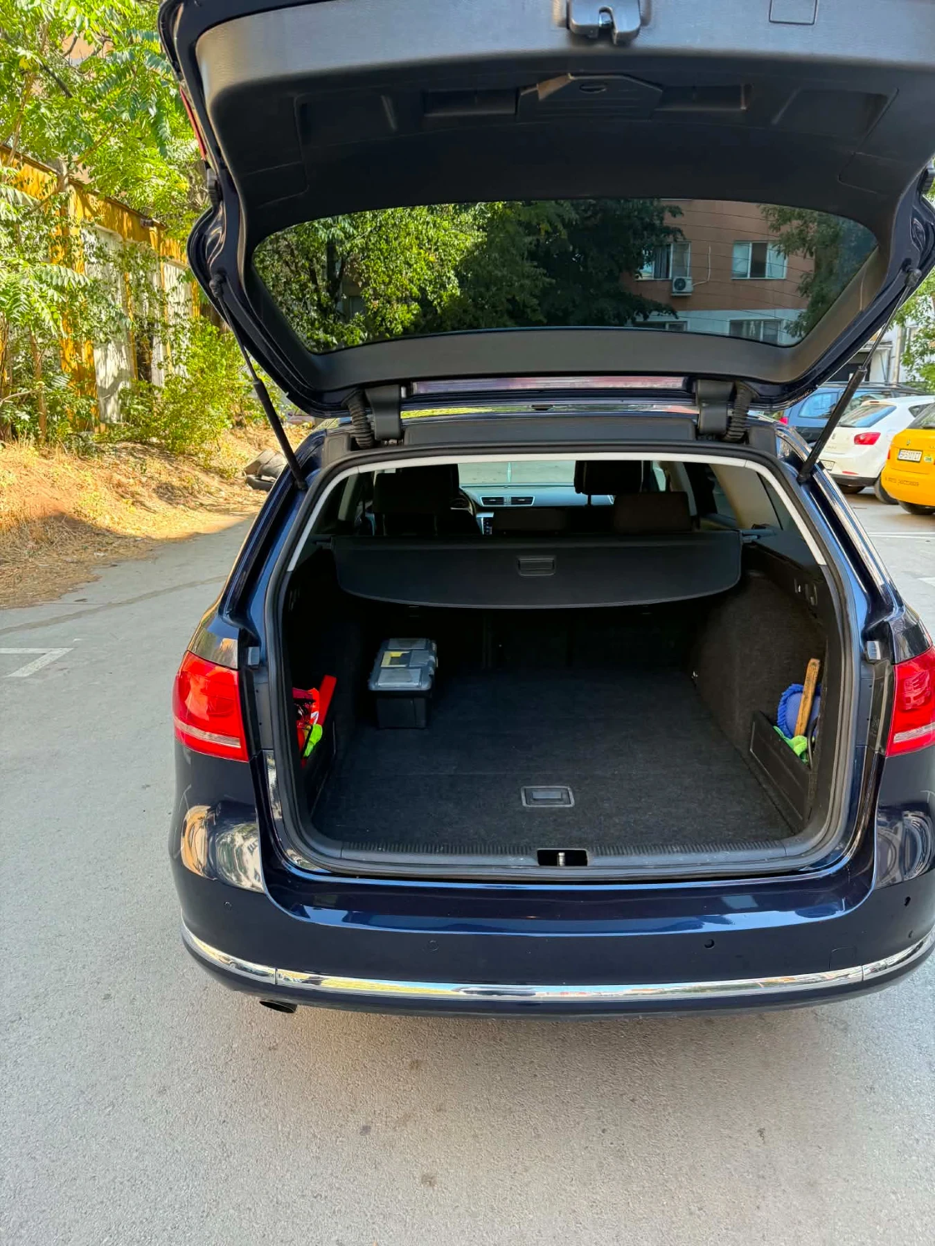 VW Passat 1.6 TDI, снимка 6 - Автомобили и джипове - 55966738