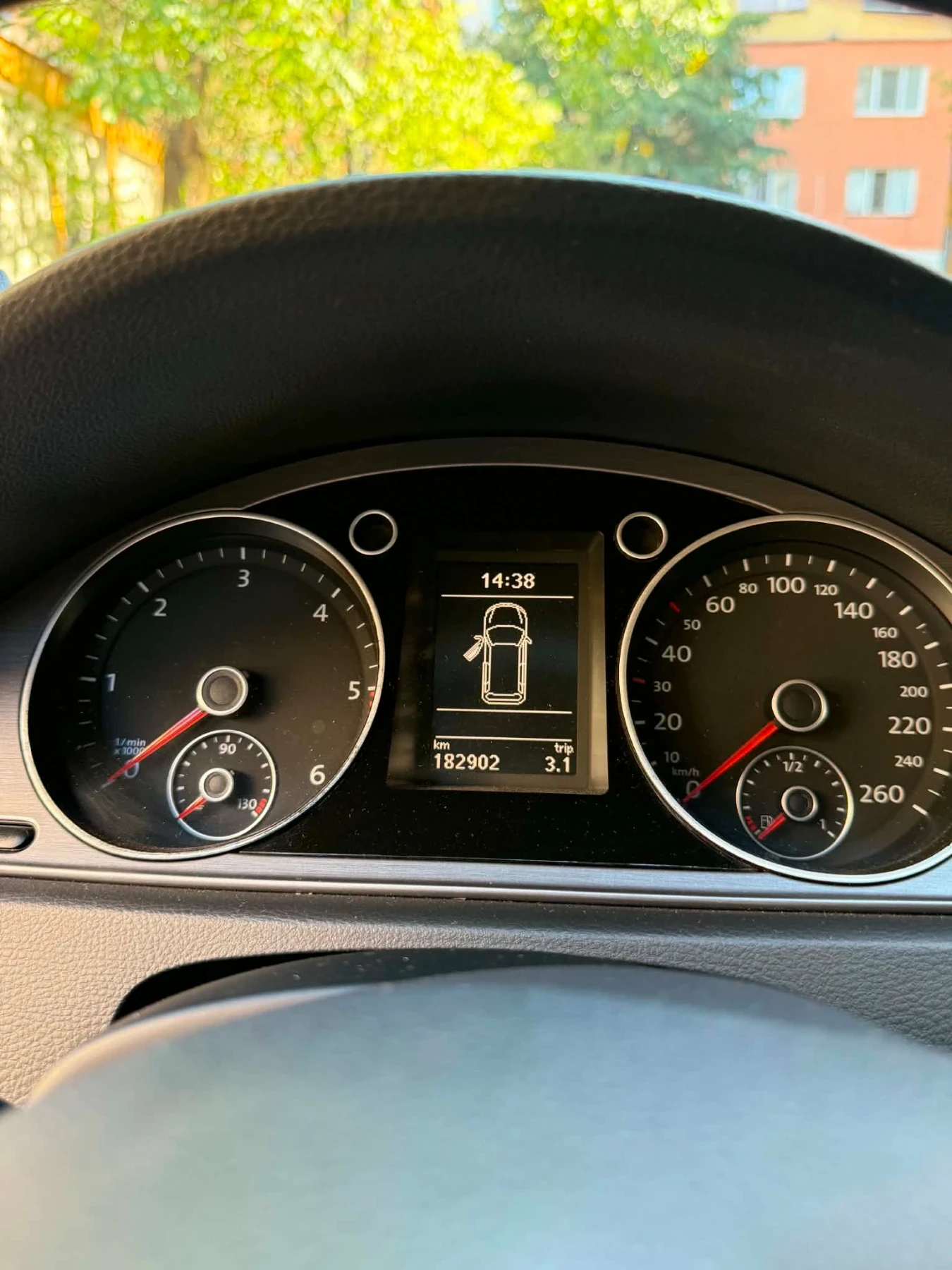 VW Passat 1.6 TDI, снимка 8 - Автомобили и джипове - 55966738