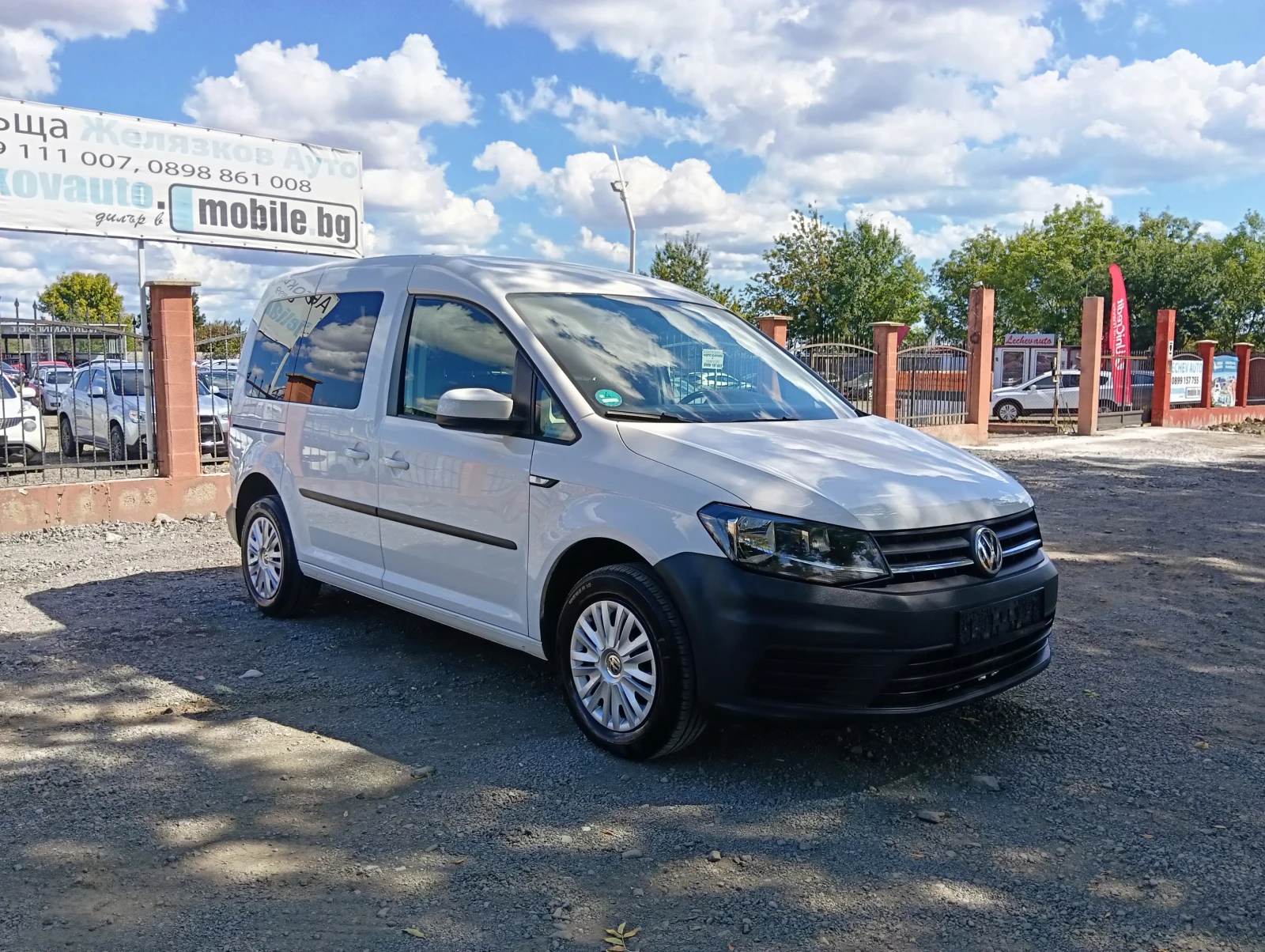 VW Caddy 2.0 TDI, снимка 3 - Автомобили и джипове - 56073760