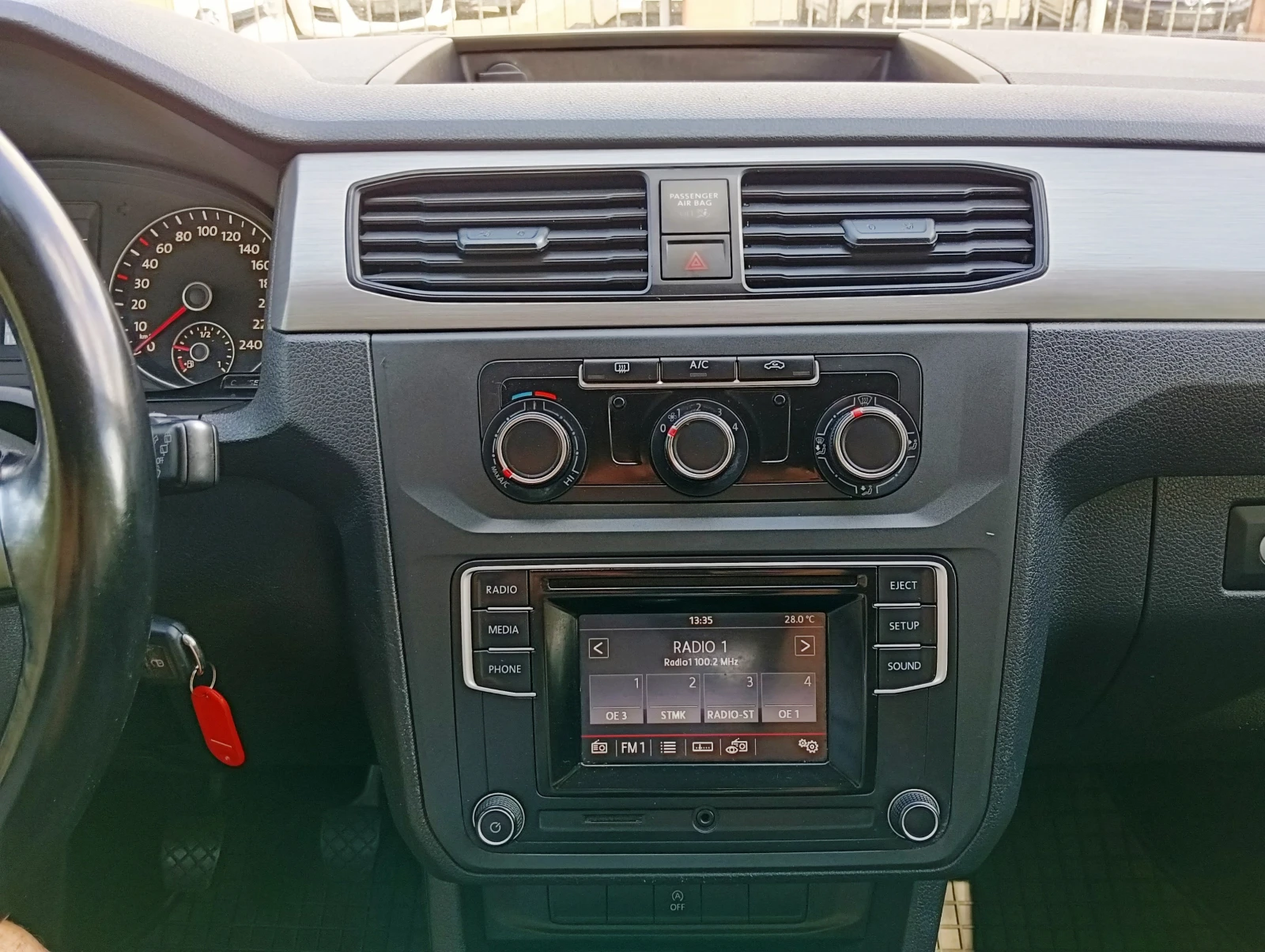 VW Caddy 2.0 TDI, снимка 13 - Автомобили и джипове - 56073760