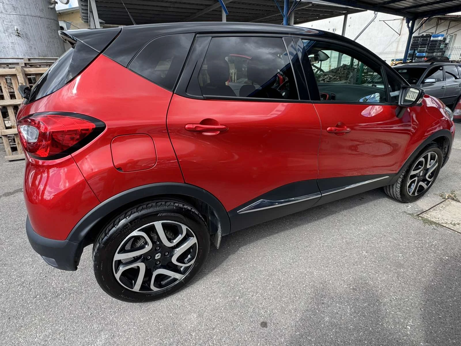 Renault Captur, снимка 5 - Автомобили и джипове - 56195200