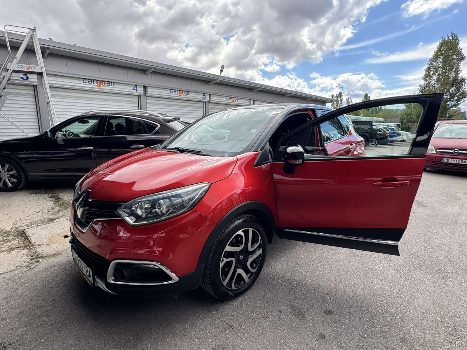 Renault Captur, снимка 3 - Автомобили и джипове - 56195200