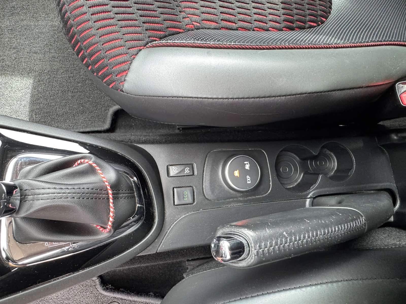 Renault Captur, снимка 9 - Автомобили и джипове - 56195200