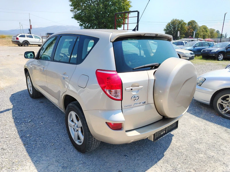 Toyota Rav4 2.2 D-4D, снимка 8 - Автомобили и джипове - 46613912