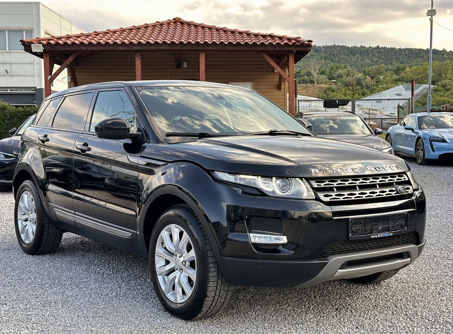 Land Rover Range Rover Evoque 2.0Si4 4x4 AT9 Кожа Подгрев Navi Panorama , снимка 3 - Автомобили и джипове - 55940586